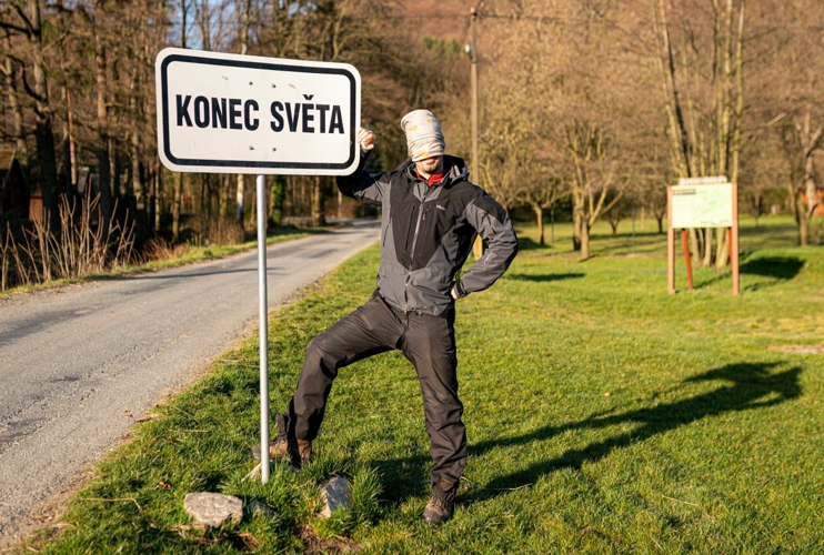 VERNYSÁČ: NA KONEC SVĚTA A ZPĚT