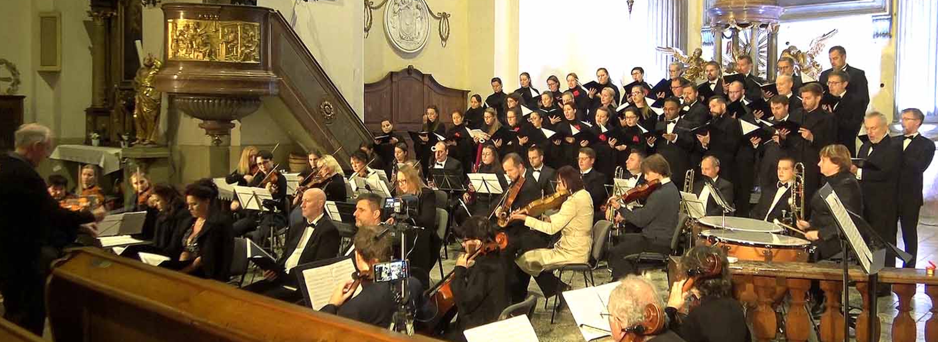 W. A. MOZART: REQUIEM
